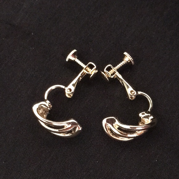 Beautiful Vintage Signed Napier Screwback Clip On Earrings, Gold Tone - Picture 3 of 8